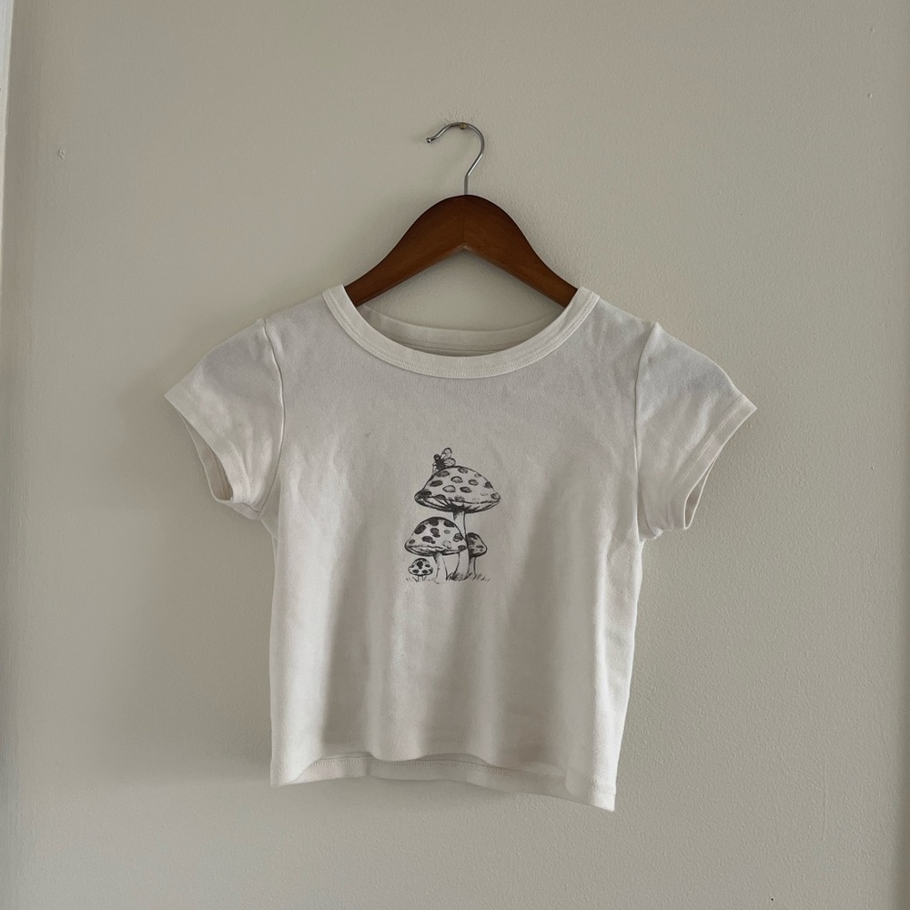 Brandy Melville Baby tee